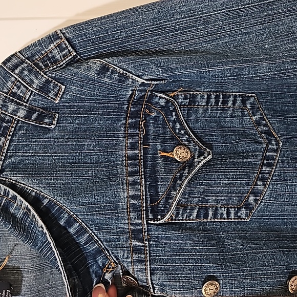 Women's Cropped Denim Jacket Button Down - Picture 3 of 5